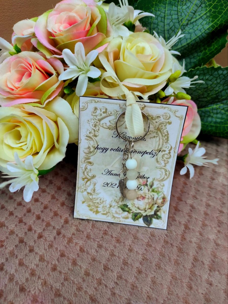 Esküvői kulcstartó vendégeknek angyal